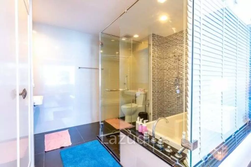 The Crest Santora 2 bed beach front  Condo