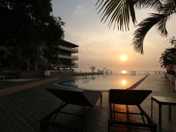 4 BED SEA VIEW CONDO GREAT VALUE FOR QUICK SALE!