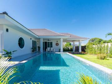 THE PYNE 88 : Modern 3 Bed Pool Villa