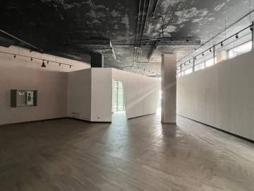 Second Floor Retail Space In Summer Hill Area