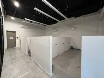 Second Floor Retail Space In Summer Hill Area