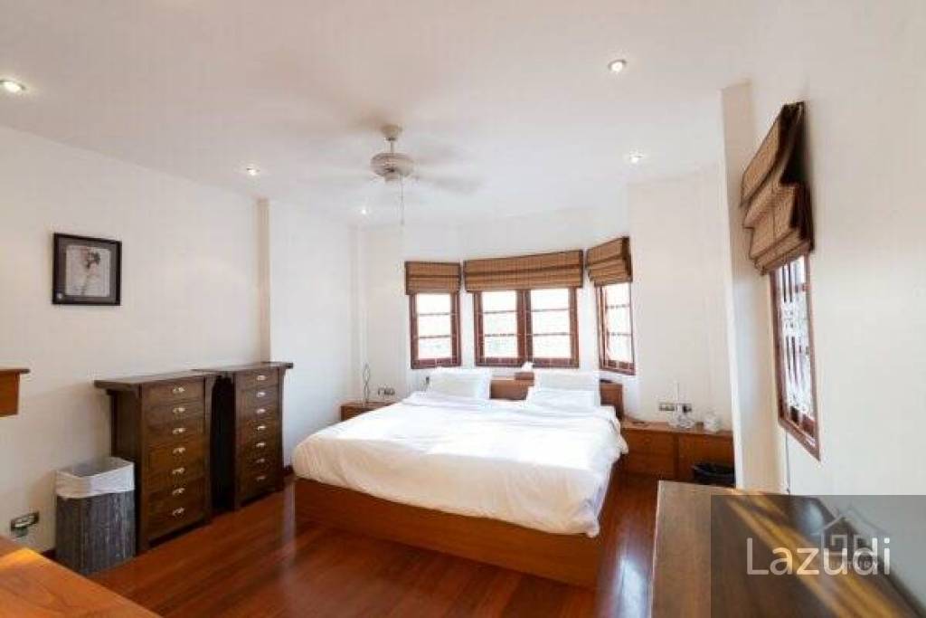 Grand 2 Storey 6 Bed Pool Villa in Hua Hin Town Centre