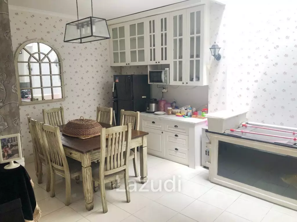Rumah Dijual di De Latinos BSD City Dekat Stasiun Rawa Buntu, Pasar Modern BSD City, Kantor DPRD Tangerang Selatan