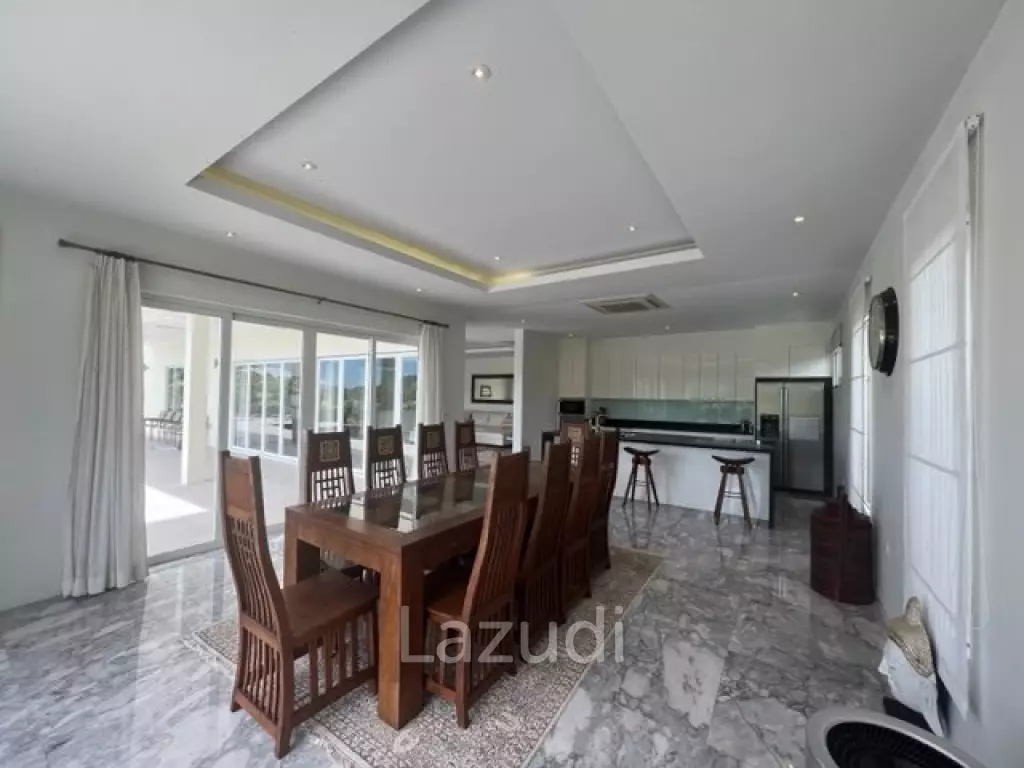BLACK MOUNTAIN VILLA  : 4 bed 2 storey