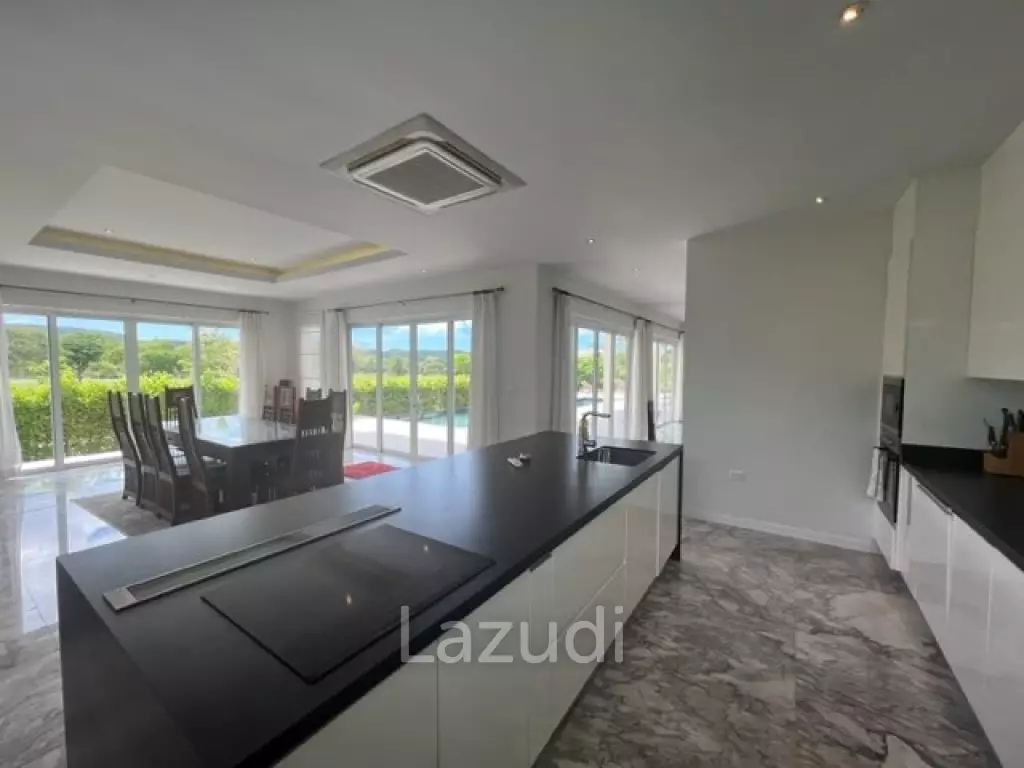 BLACK MOUNTAIN VILLA  : 4 bed 2 storey