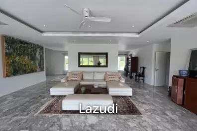 BLACK MOUNTAIN VILLA  : 4 bed 2 storey
