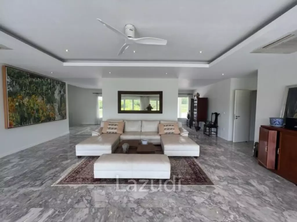 BLACK MOUNTAIN VILLA  : 4 bed 2 storey