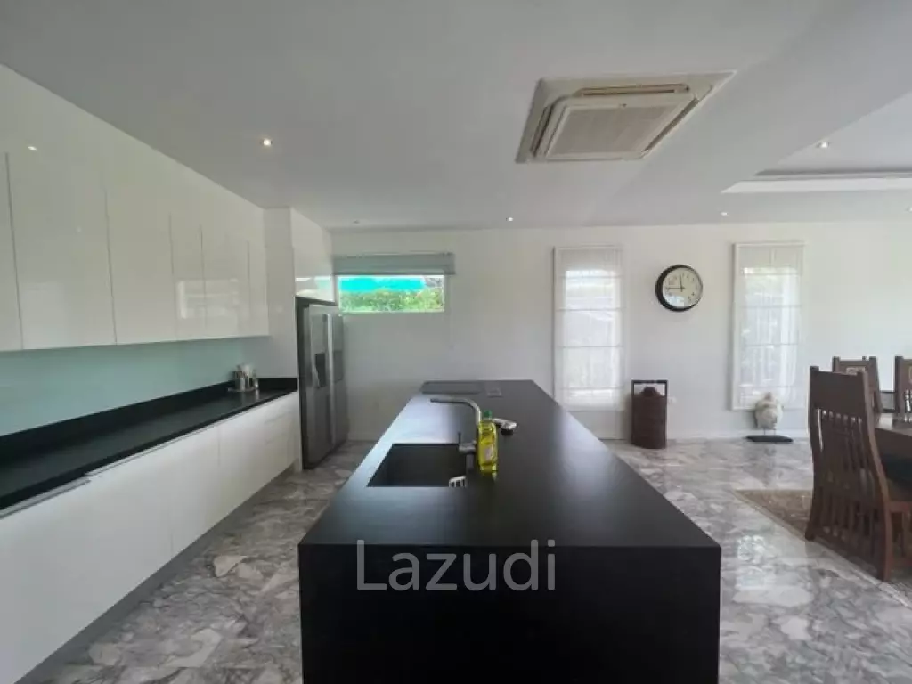 BLACK MOUNTAIN VILLA  : 4 bed 2 storey