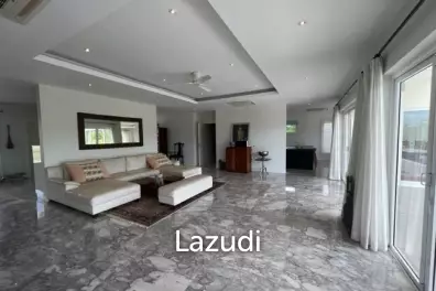 BLACK MOUNTAIN VILLA  : 4 bed 2 storey