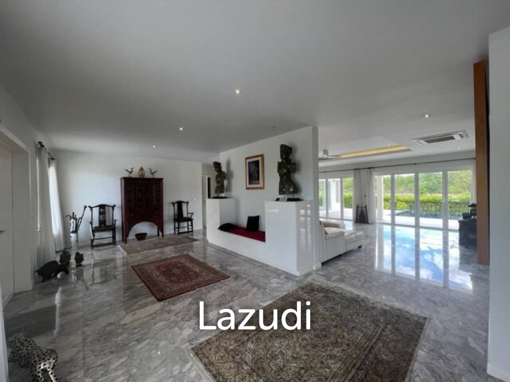 แบล็ค เมาเทนท์ วิลลา : 4 ห้องนอน 2 ชั้น