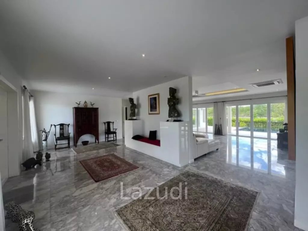 BLACK MOUNTAIN VILLA  : 4 bed 2 storey