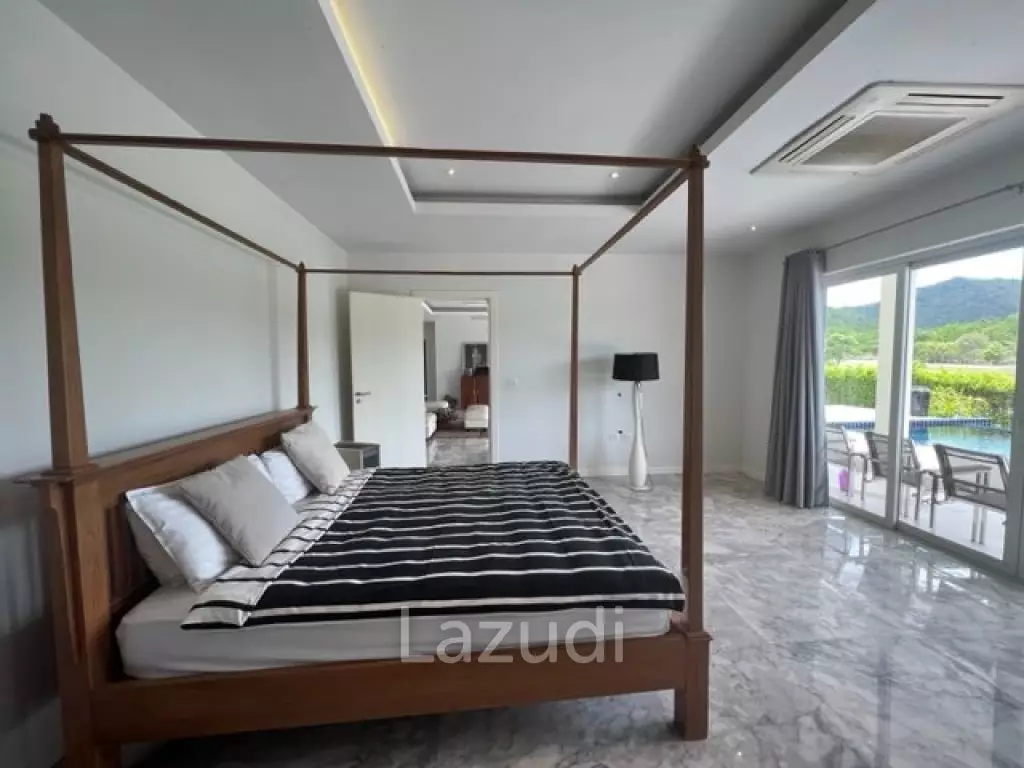 BLACK MOUNTAIN VILLA  : 4 bed 2 storey