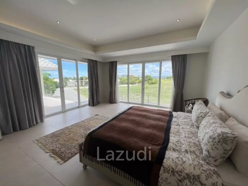 BLACK MOUNTAIN VILLA  : 4 bed 2 storey