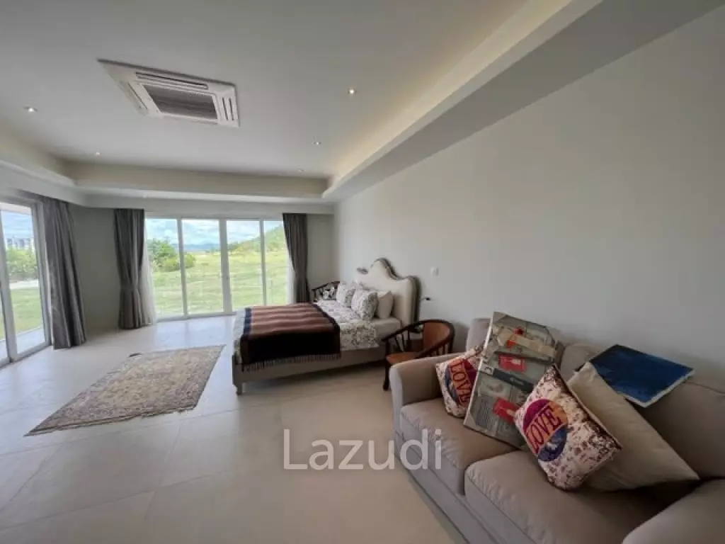 BLACK MOUNTAIN VILLA  : 4 bed 2 storey