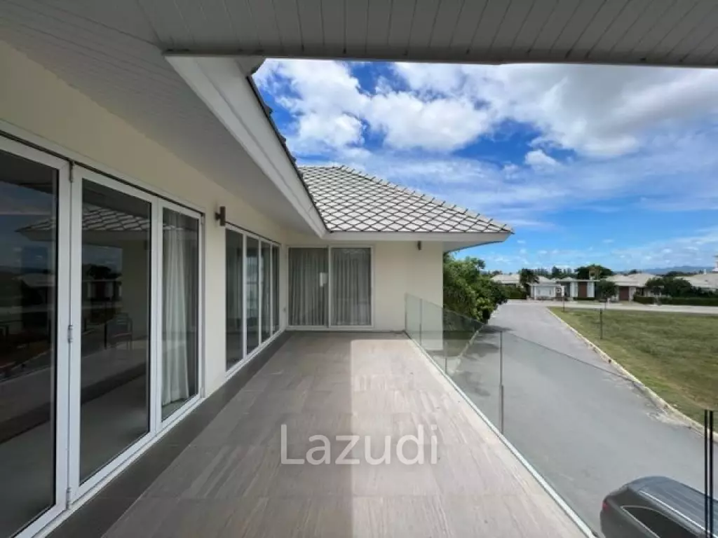 BLACK MOUNTAIN VILLA  : 4 bed 2 storey