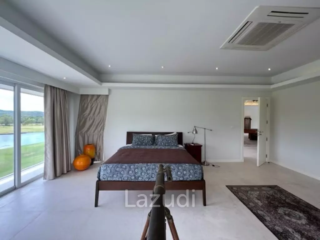 BLACK MOUNTAIN VILLA  : 4 bed 2 storey