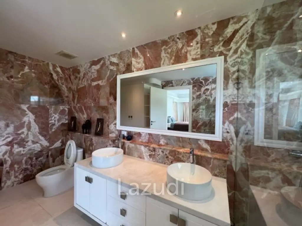 BLACK MOUNTAIN VILLA  : 4 bed 2 storey
