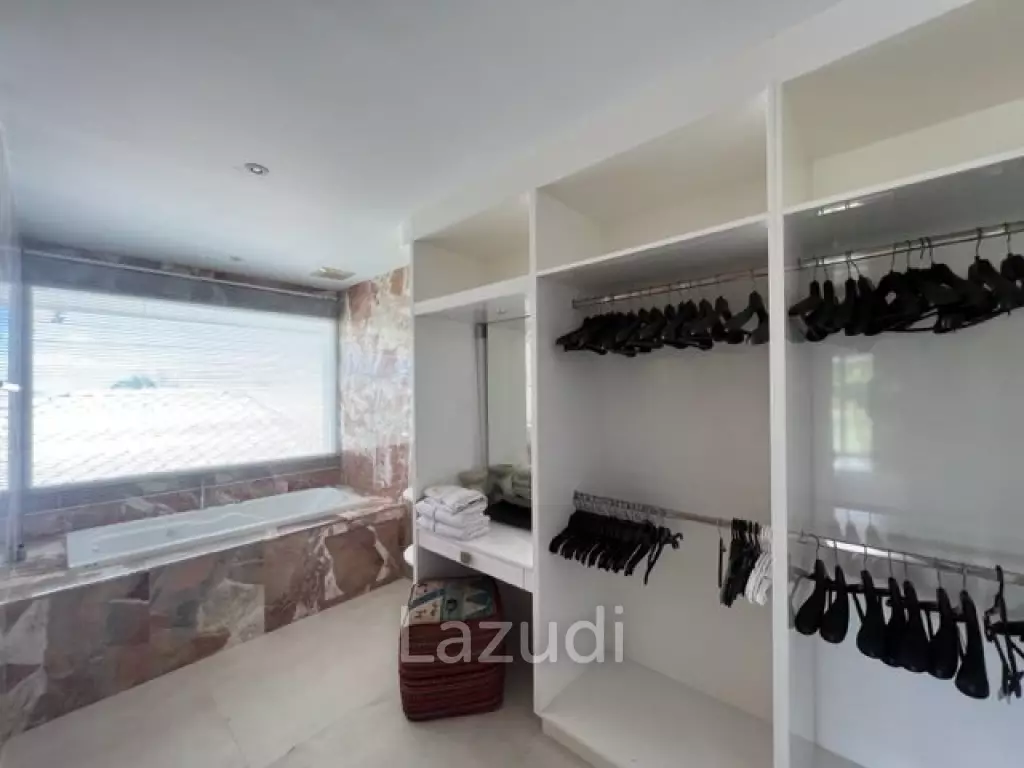 BLACK MOUNTAIN VILLA  : 4 bed 2 storey