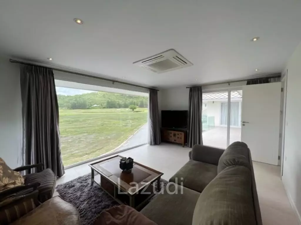 BLACK MOUNTAIN VILLA  : 4 bed 2 storey