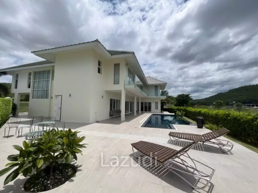 BLACK MOUNTAIN VILLA  : 4 bed 2 storey