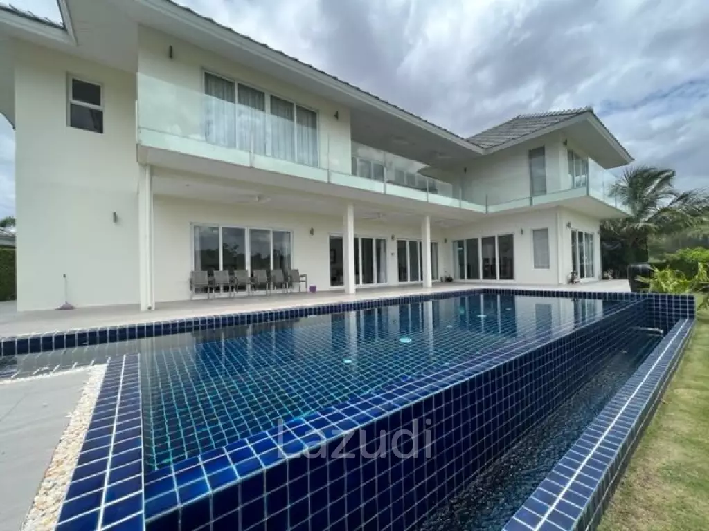 BLACK MOUNTAIN VILLA  : 4 bed 2 storey