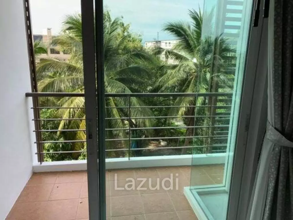 Studio Condo in Town