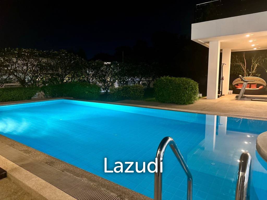 7 Bed 7 Bath 2,475 SQ.M Windmill Park