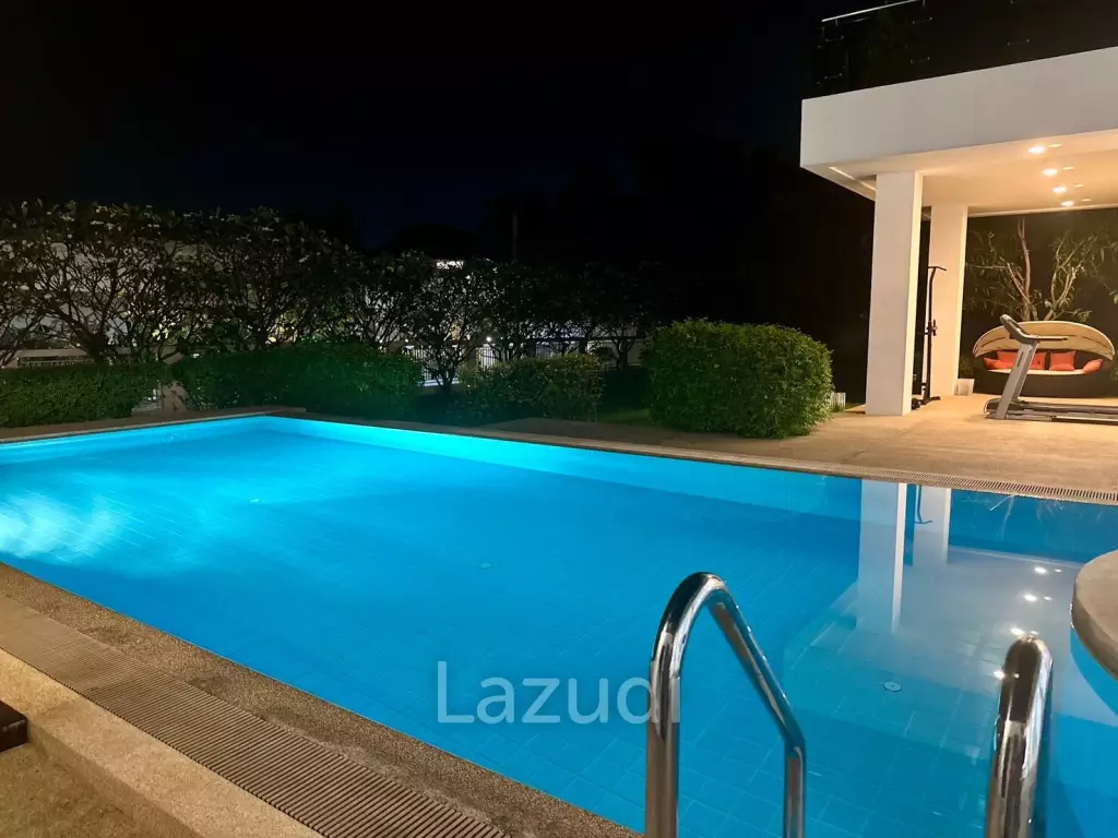 7 Bed 7 Bath 2,475 SQ.M Windmill Park