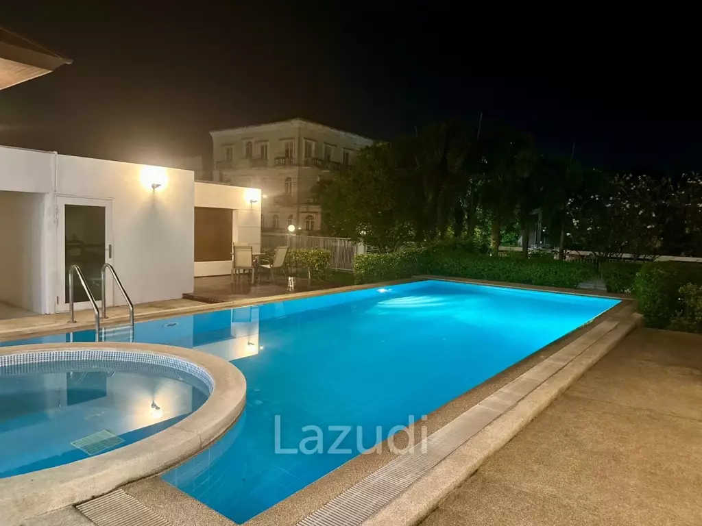 7 Bed 7 Bath 2,475 SQ.M Windmill Park