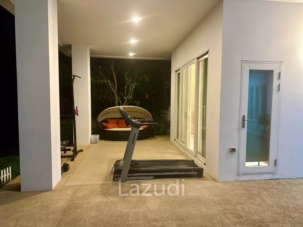 7 Bed 7 Bath 2,475 SQ.M Windmill Park