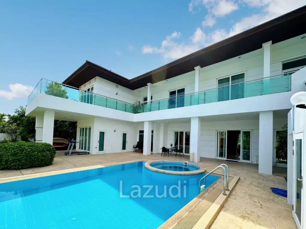 7 Bed 7 Bath 2,475 SQ.M Windmill Park