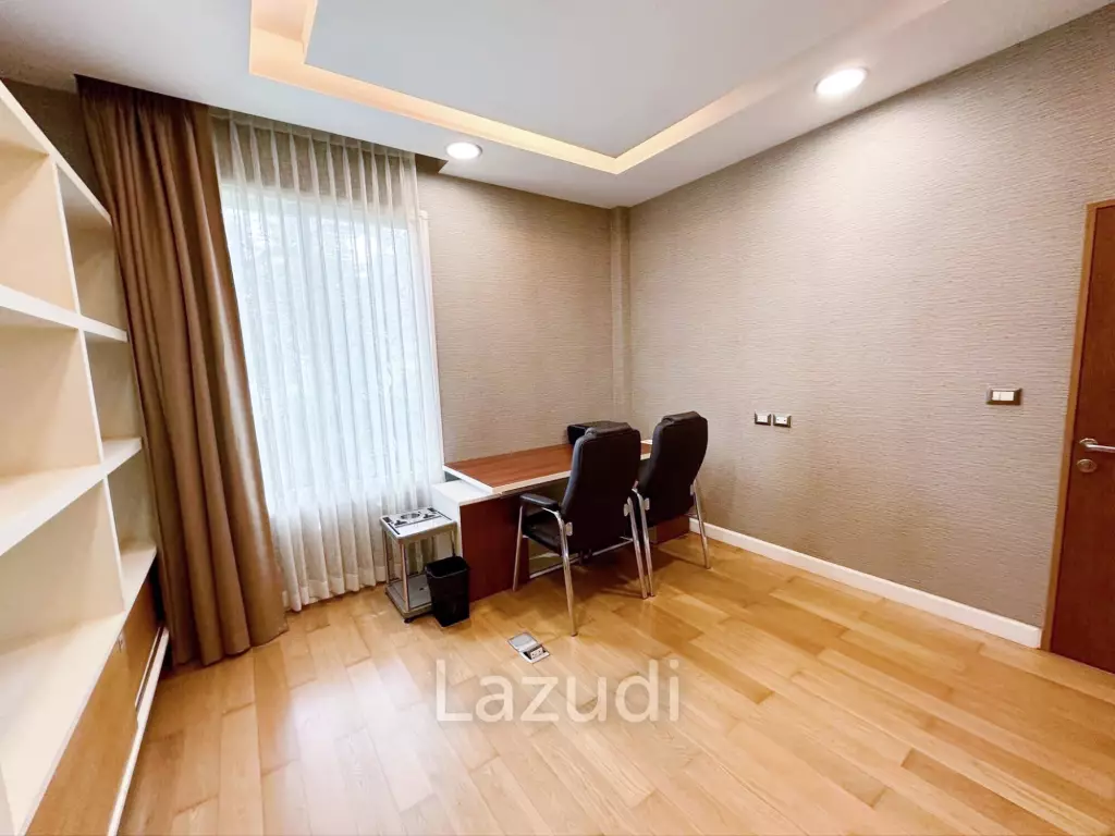 7 Bed 7 Bath 2,475 SQ.M Windmill Park