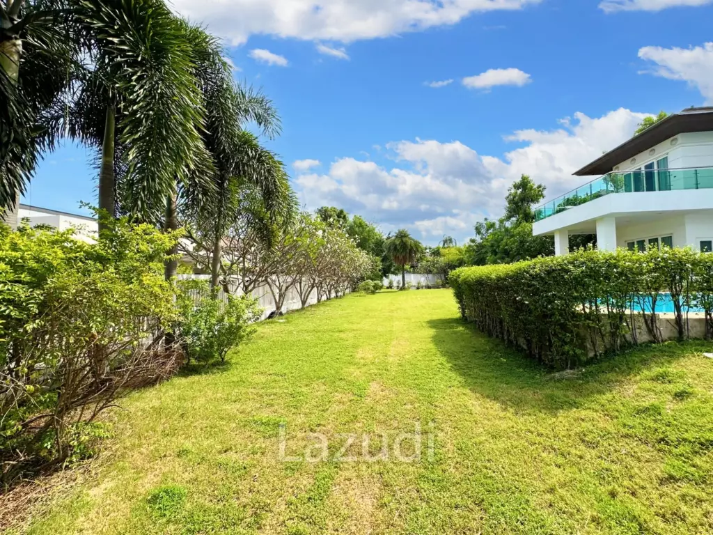 7 Bed 7 Bath 2,475 SQ.M Windmill Park