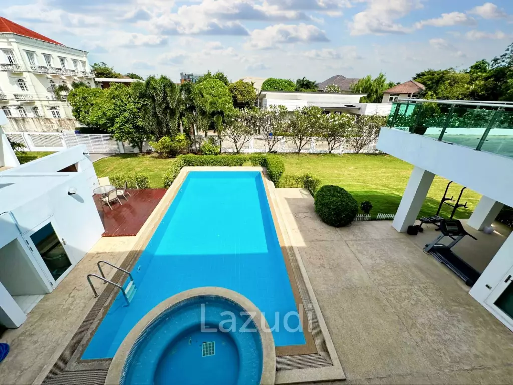 7 Bed 7 Bath 2,475 SQ.M Windmill Park