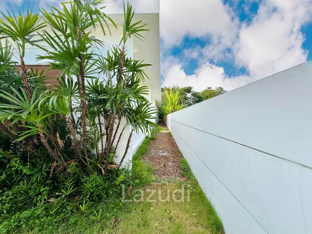 7 Bed 7 Bath 2,475 SQ.M Windmill Park