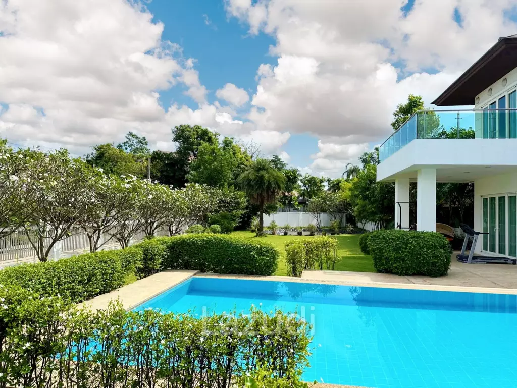 7 Bed 7 Bath 2,475 SQ.M Windmill Park