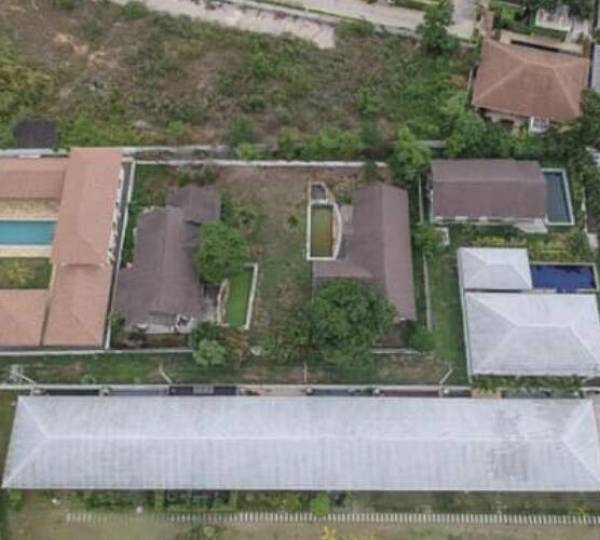 3 Pool Villas for sale together in need of renovation 3 Pool Villas for sale together in need of renovation