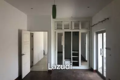 3 Pool Villas for sale together in need of renovation