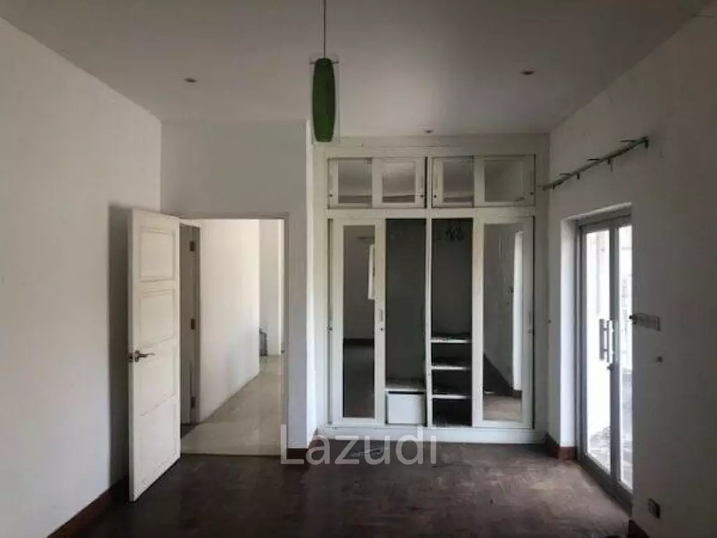3 Pool Villas for sale together in need of renovation