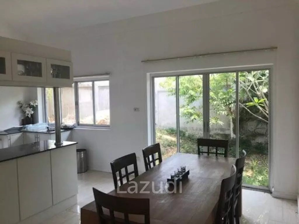 3 Pool Villas for sale together in need of renovation