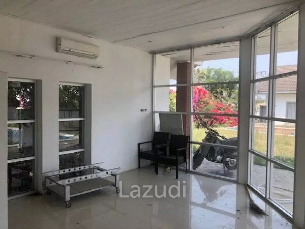 3 Pool Villas for sale together in need of renovation