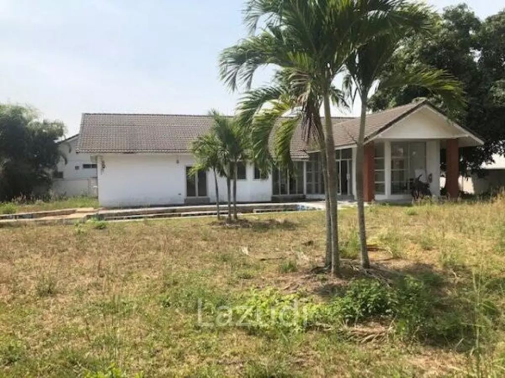 3 Pool Villas for sale together in need of renovation