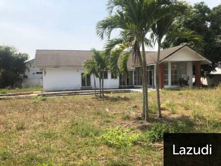 3 Pool Villas for sale together in need of renovation