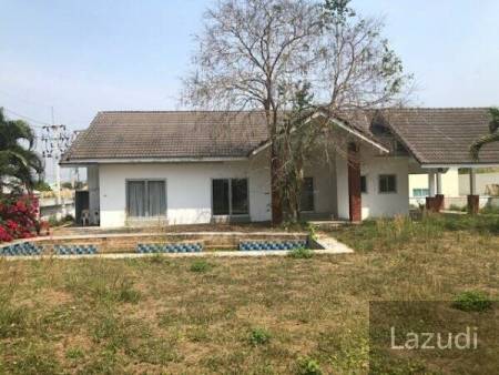 3 Pool Villas for sale together in need of renovation