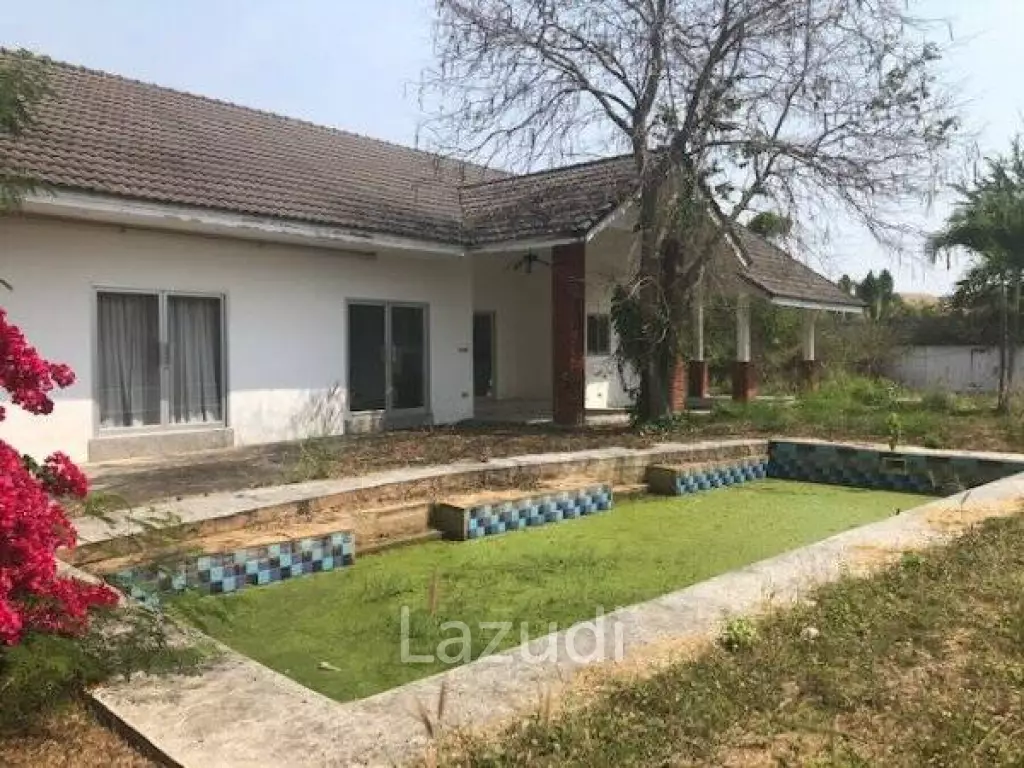 3 Pool Villas for sale together in need of renovation