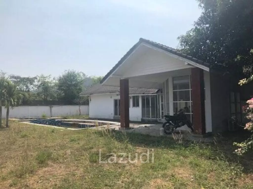 3 Pool Villas for sale together in need of renovation