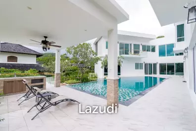 Palm Hills Luxury Villa: Exclusive 6-Bedroom Haven