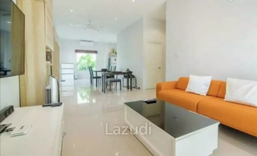 LA VALLE LIGHT : Immaculate 3 Bed Pool Villa