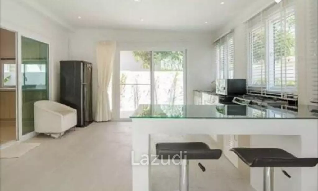 LA VALLE LIGHT : Immaculate 3 Bed Pool Villa