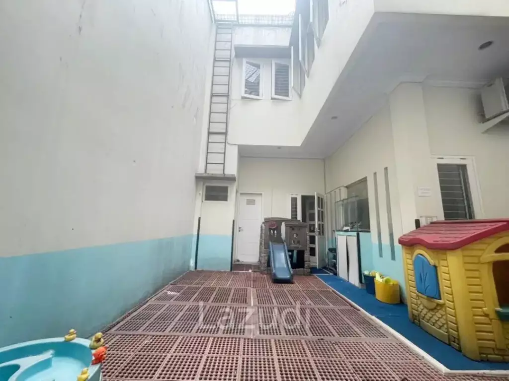 Rumah Gedung Sekolah Dijual Cepat Full Furnish di BSD Dekat Teraskota BSD, RS Eka Hospital BSD, Pasar Modern BSD City